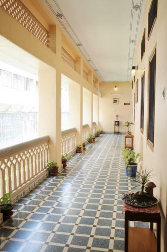 Hotel Arya Niwas