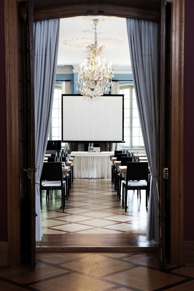 Parkhotel Schloss H�nigen