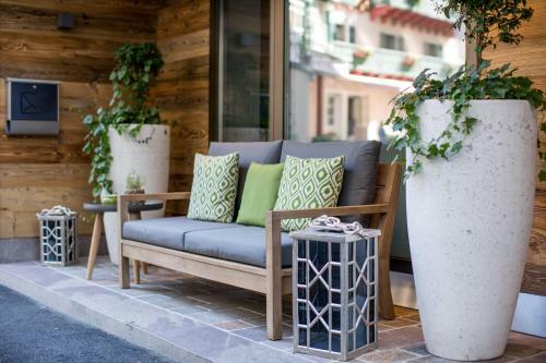 Two Timez - Boutique Hotel