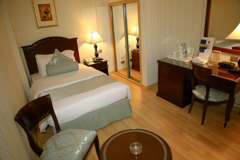 Hotel Al Hamra Golden Tulip (est�ndar)