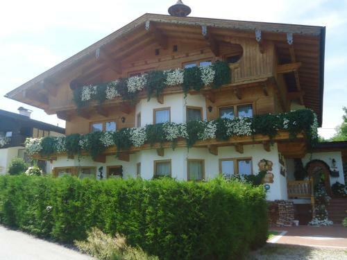 Hostal Landhaus Achental