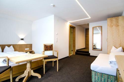 Hostal Hotel Garni Persutt