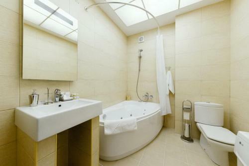 One-bedroom Apartment On Nezavisimosti 48