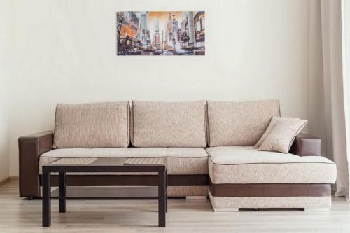 One-bedroom Apartment On Nezavisimosti 48