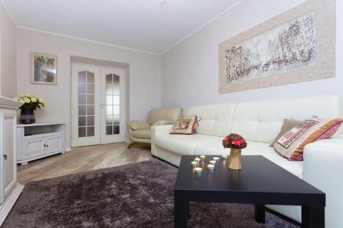 One-bedroom Apartment On Nezavisimosti 48