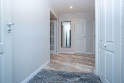 One-bedroom Apartment On Nezavisimosti 48