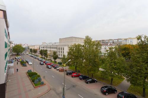One-bedroom Apartment On Nezavisimosti 48