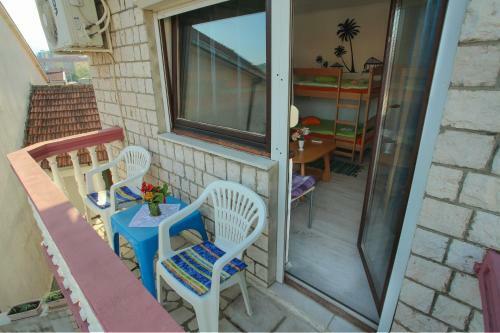 Hostal Guesthouse Adi