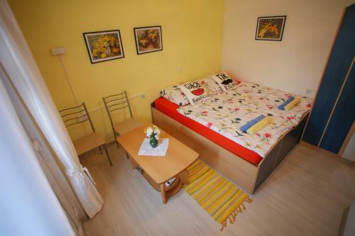 Hostal Guesthouse Adi