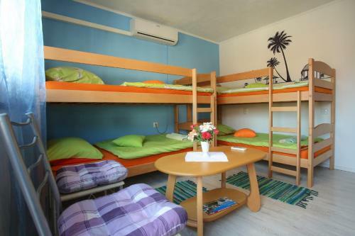 Hostal Guesthouse Adi