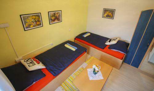 Hostal Guesthouse Adi