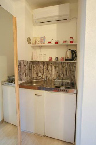 Hostal Guesthouse Adi