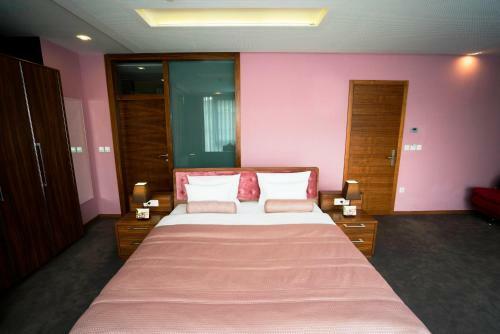 Hotel R