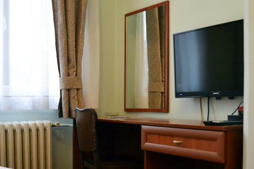 Hostal Ada Hotel