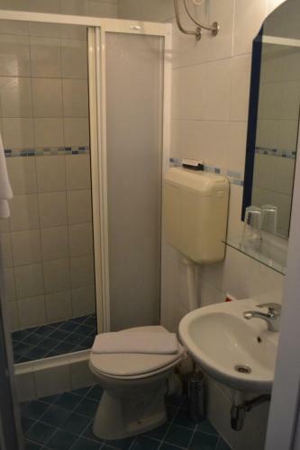Hostal Ada Hotel