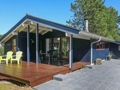 Three-bedroom Holiday Home In �lb�k 1