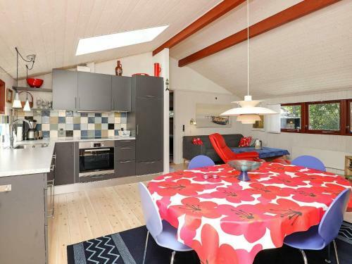 Three-bedroom Holiday Home In �lb�k 1