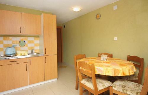 Apartment Vrbnik 5299a