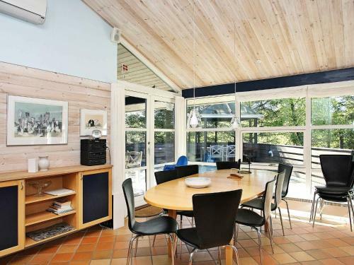 Four-bedroom Holiday Home In �lb�k 9