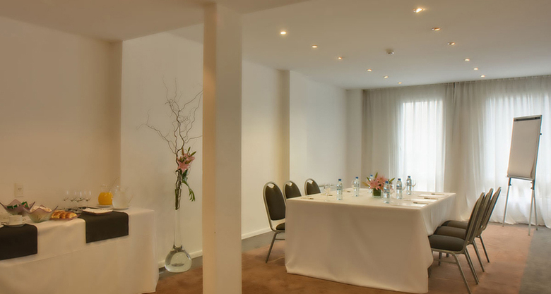 Broadway Hotel And Suites