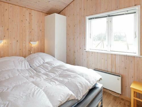 Three-bedroom Holiday Home In L�kken 53