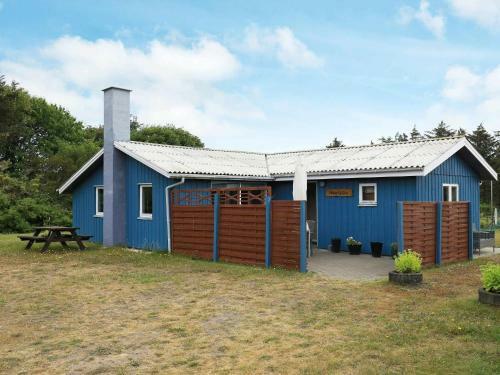 Three-bedroom Holiday Home In L�kken 53