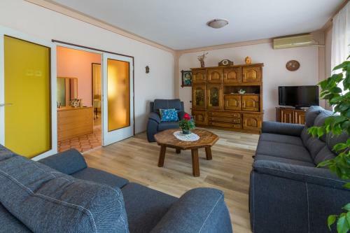 Three-bedroom Apartment In Crikvenica XII