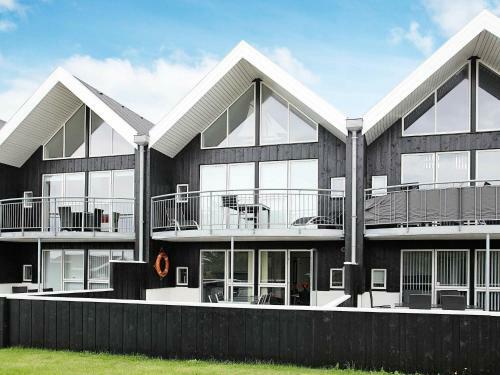 Three-bedroom Holiday Home In L�kken 22