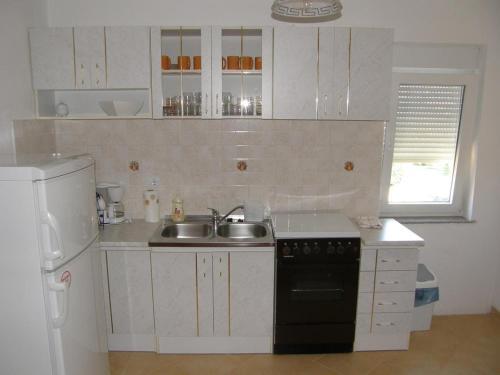 Apartments With A Parking Space Fazana - 2261