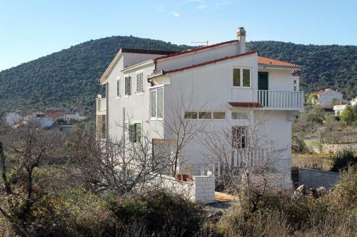 Apartments With A Parking Space Vinisce (trogir) - 5978