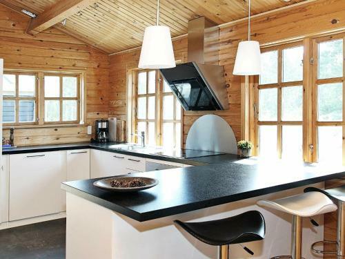 Three-bedroom Holiday Home In �lb�k 41