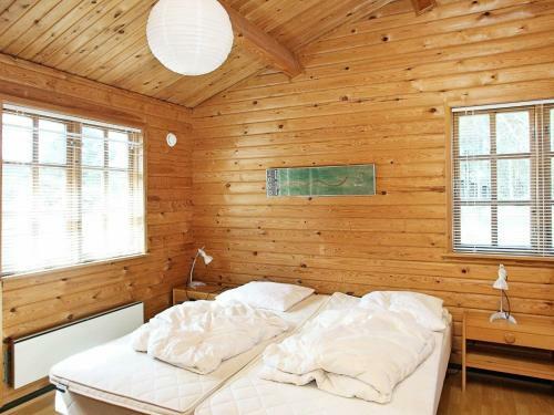 Three-bedroom Holiday Home In �lb�k 41