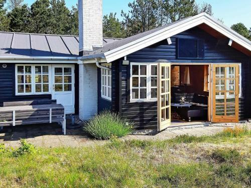 Three-bedroom Holiday Home In �lb�k 41