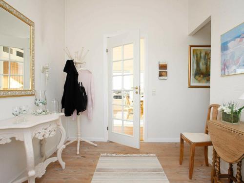 Two-bedroom Holiday Home In Blokhus 3