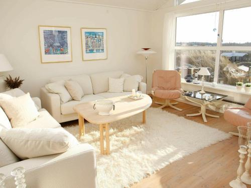 Two-bedroom Holiday Home In Blokhus 3