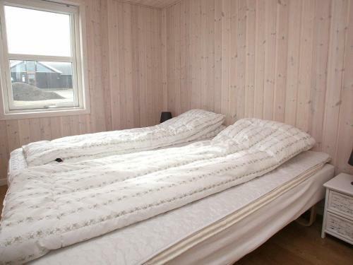Three-bedroom Holiday Home In L�kken 40