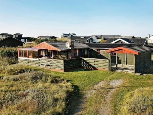 Three-bedroom Holiday Home In L�kken 61