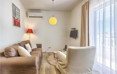Two-bedroom Apartment In Kastel Kambelovac