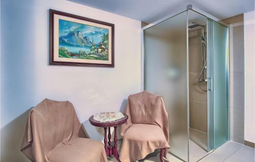 Two-bedroom Apartment In Kastel Kambelovac