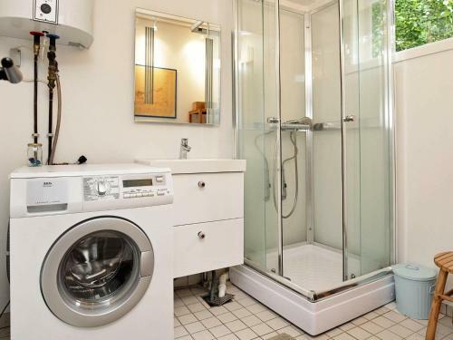 Three-bedroom Holiday Home In Hornb�k 2
