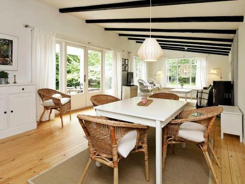 Three-bedroom Holiday Home In Hornb�k 2