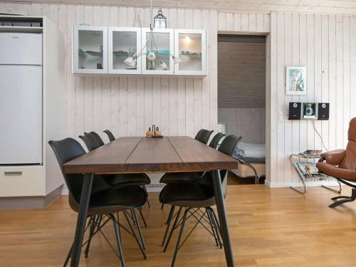 Two-bedroom Holiday Home In Juelsminde 4