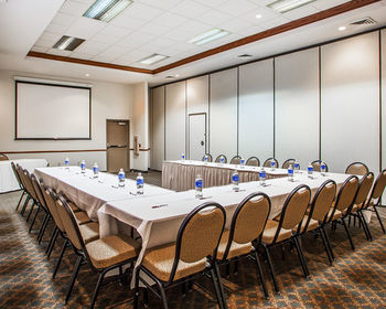 Hotel Comfort Suites Milwaukee Airport