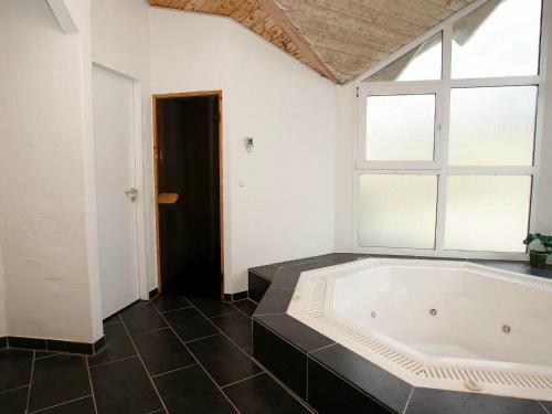 Five-bedroom Holiday Home In L�kken 4
