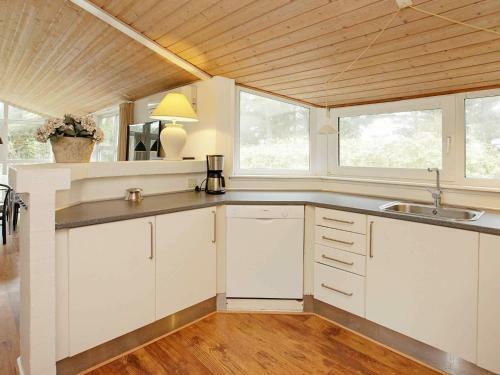 Five-bedroom Holiday Home In L�kken 4