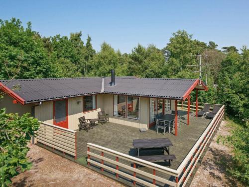 Three-bedroom Holiday Home In Aakirkeby 10