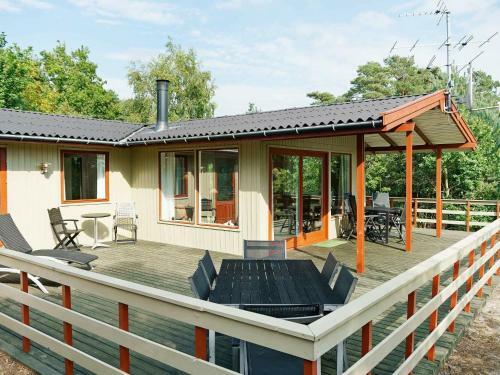 Three-bedroom Holiday Home In Aakirkeby 10
