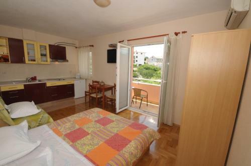 Hostal Apartments Belas