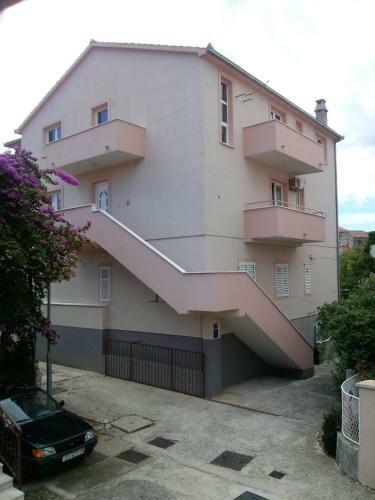 Hostal Apartments Belas