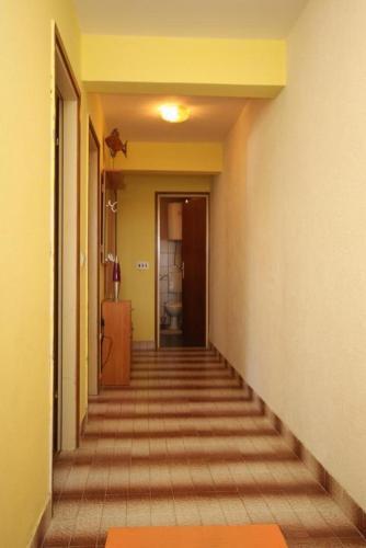Apartments With A Parking Space Jelsa (hvar) - 5703